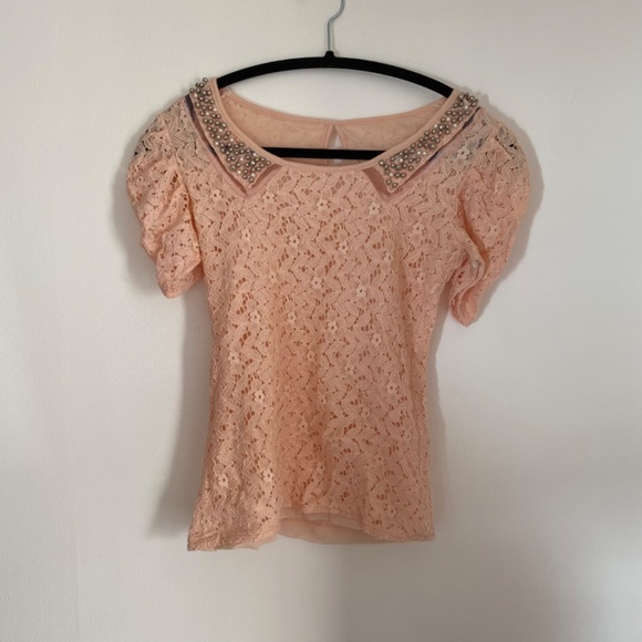 Cute pink lace top - Picture 2 of 3